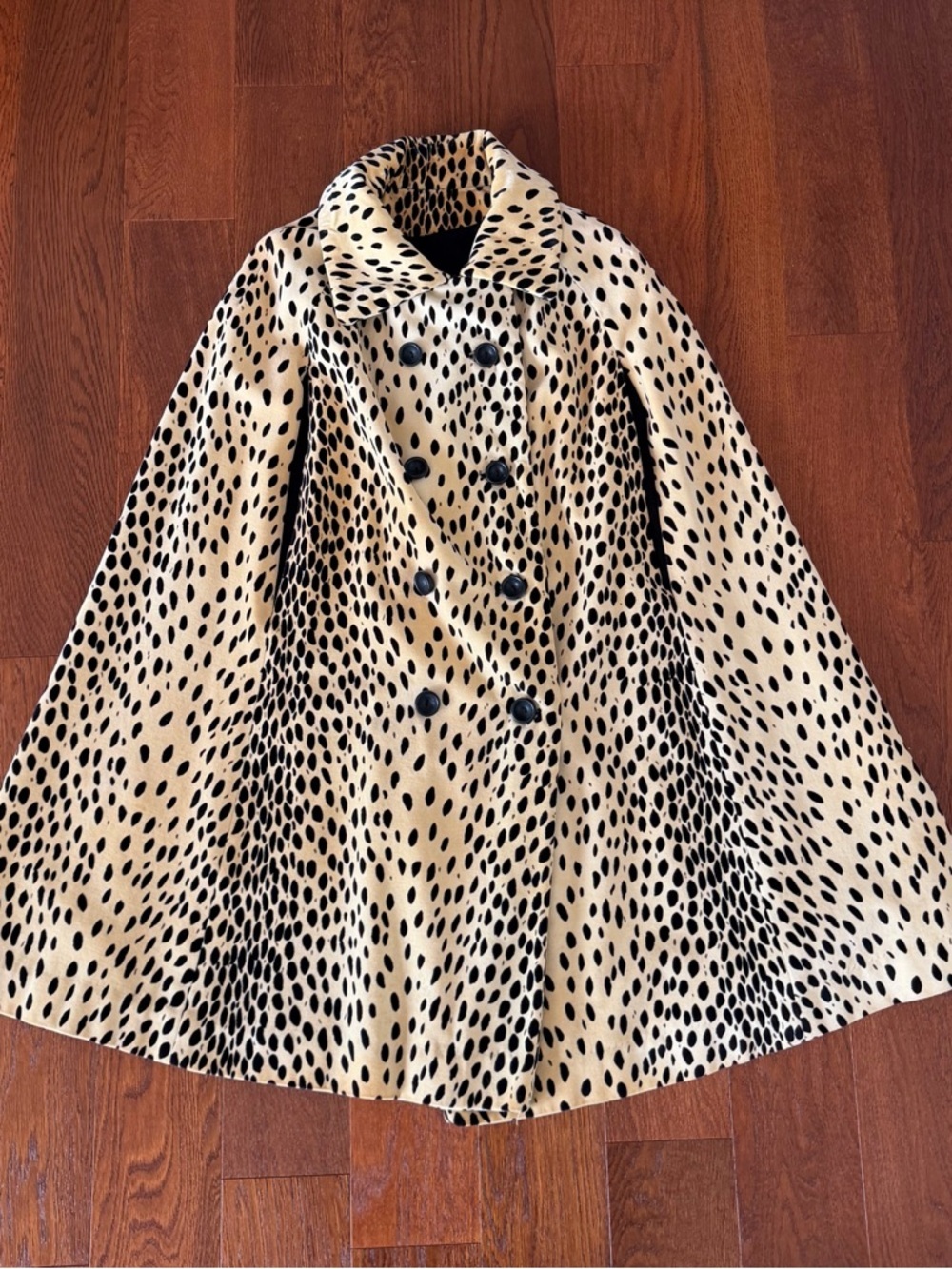 Vintage Cheetah Print Cape Travelcoats by Naman Leopard Print Glam - Picture 8 of 10